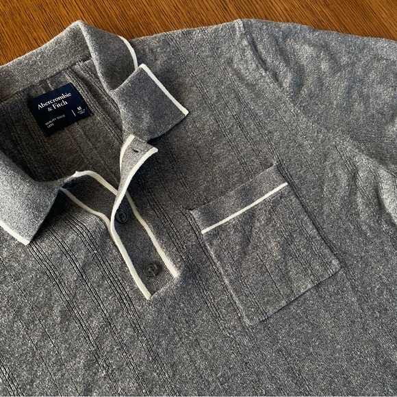 Abercrombie & Fitch Elevated Tipped 3-Button Sweater Polo in Gray - Picture 2 of 5